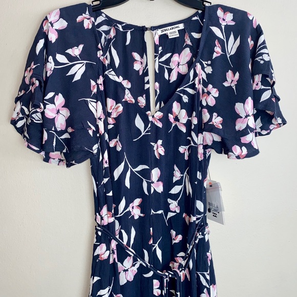 🤍Billabong Fluttering Heart Floral Jumpsuit - Picture 2 of 6